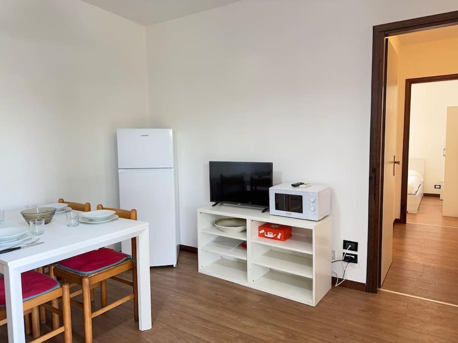 5' From Punta Gro Beach With Free Swimming Pool Sirmione Exterior foto